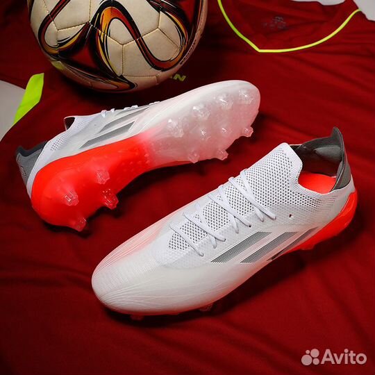 Футбольные бутсы adidas