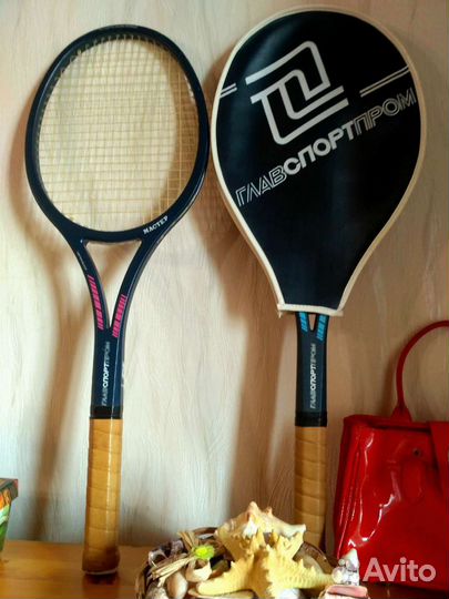 Теннисная ракетка