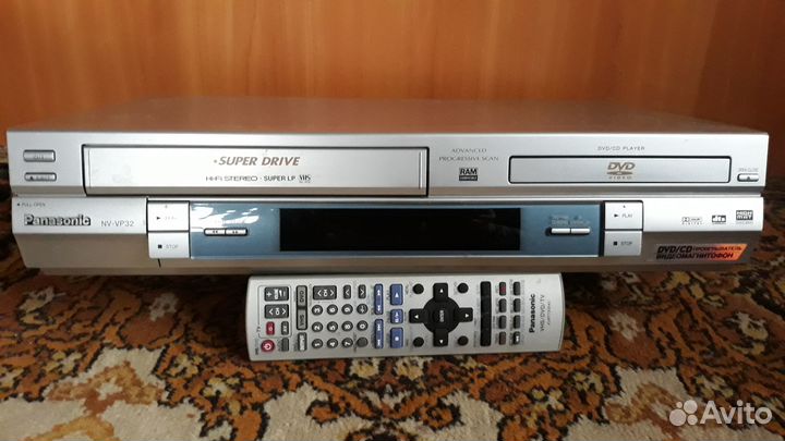 Проигрыватель DVD/CD -Видеомагнитофон 