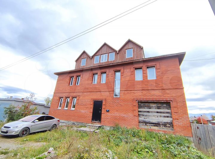 Коттедж 295 м² на участке 11 сот.