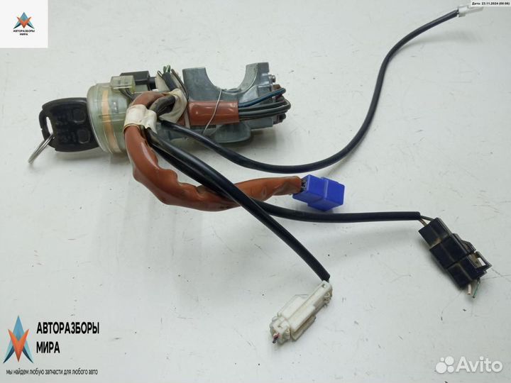 Замок зажигания Subaru Legacy 3 2001 88215AE010