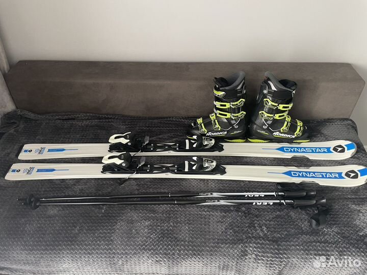 Горные лыжи, ботинки и палки комплект