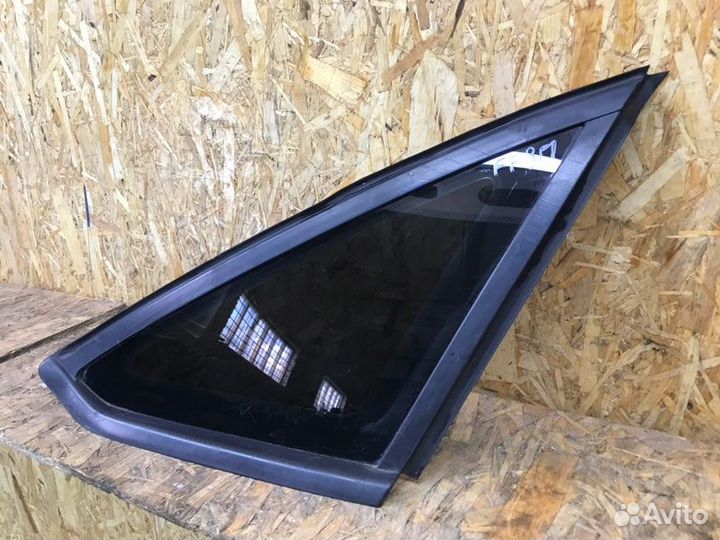 Форточка кузова задняя правая Ford Focus 3 седан