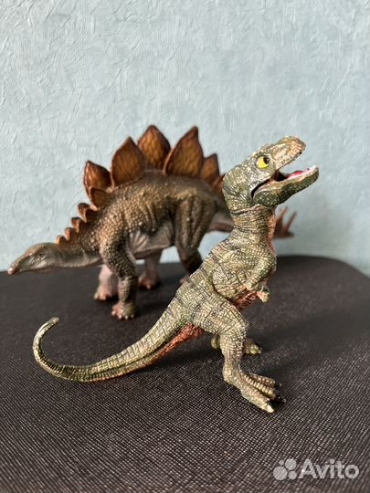 Фигурки динозавров