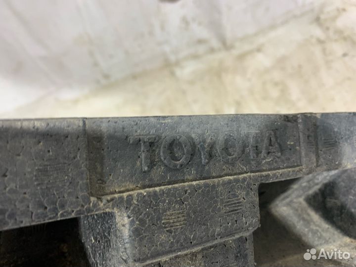 Абсорбер переднего бампера Lexus LX