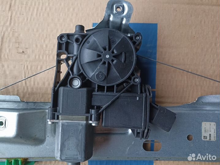 Стеклоподъемник задний левый Opel Astra J