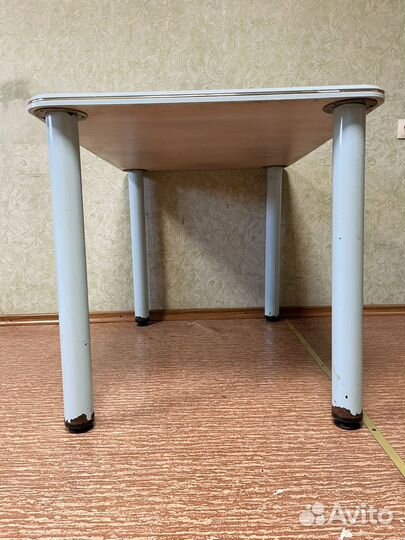 Стол кухонный