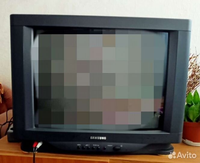 2 ЭЛТ телевизора, Samsung и JVC