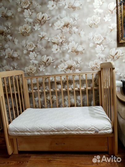 Продается кроватка с продольным маятником