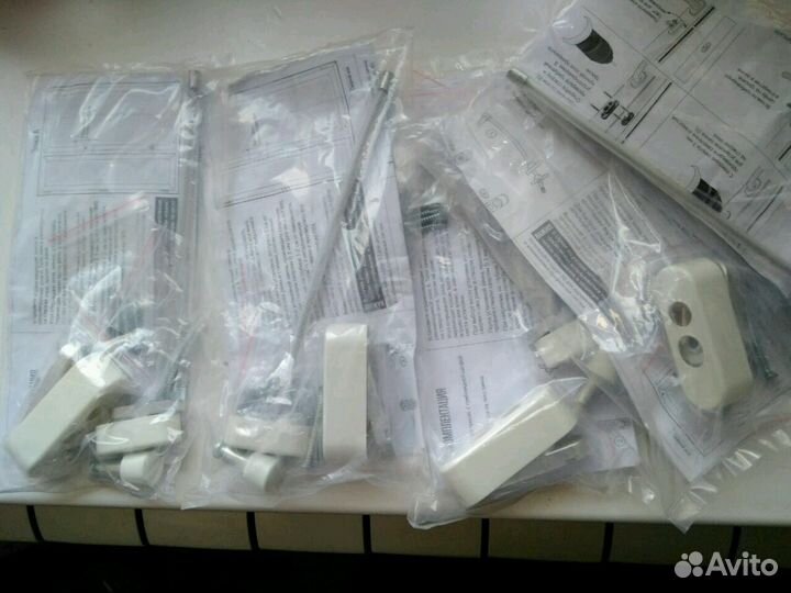 Детский замок для окон ограничивающий