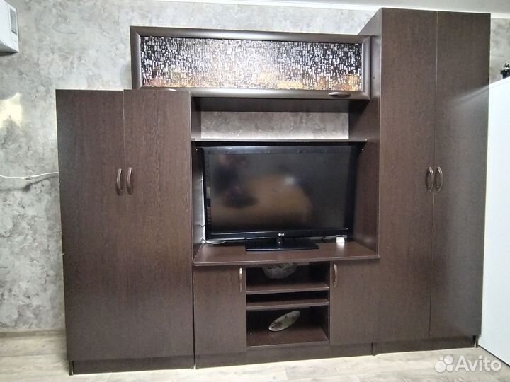 Продам небольшую стенку, в нормальном состоянии