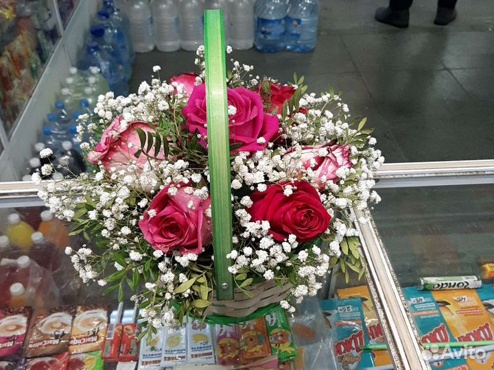 Розы в корзинке