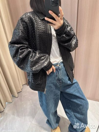 Женская кожаная куртка-бомбер Bottega Veneta