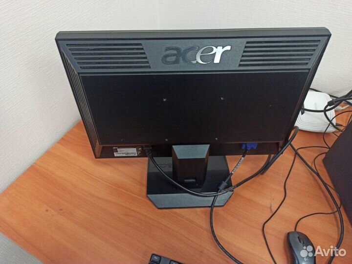 Широкоформатный монитор Acer V193w