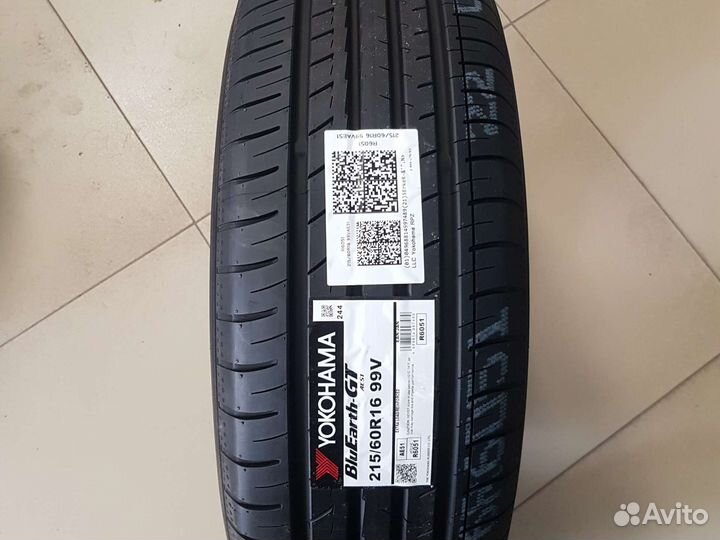 Yokohama BluEarth AE51 215/60 R16