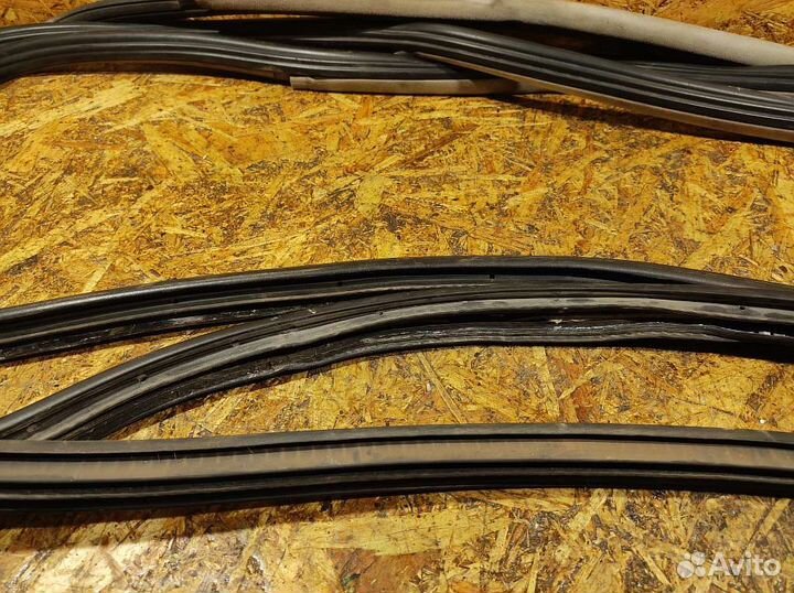 Уплотнитель кузова двери Passat b5