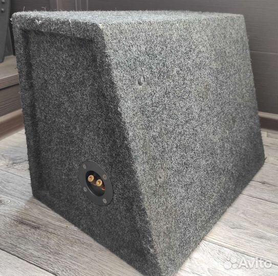 Сабвуфер и усилитель в автомобиль