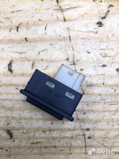 Кнопка открывания багажника Bmw 525 E60 M54 2003