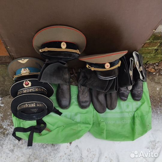 Сапоги хромовые офицерские и солдатские,фуражки