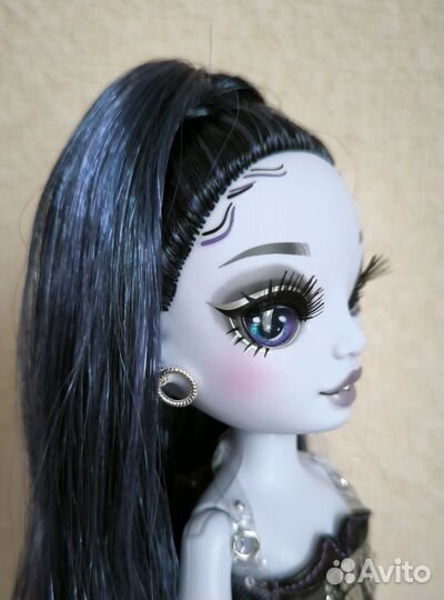 Rainbow high Reina Glitch