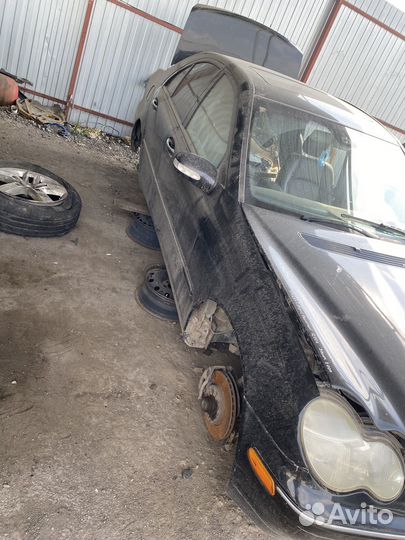 В разборе Mercedes C класс 203 2005год 2.6 бензин