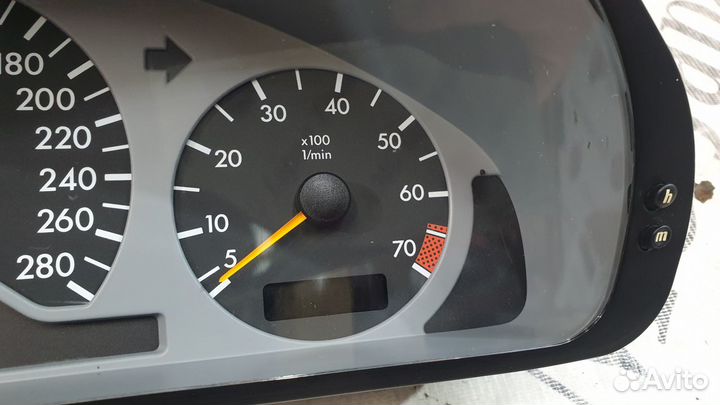 Панель приборов на Mercedes-Benz W202 C36AMG