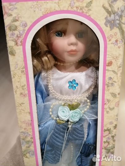 Кукла большая в коробке новая в платье