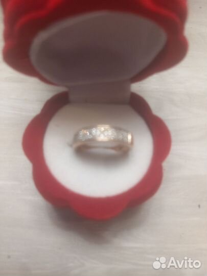 Золотое кольцо с бриллиантами дорожка