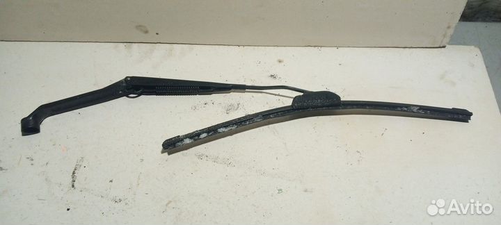 Поводок стеклоочистителя Левый