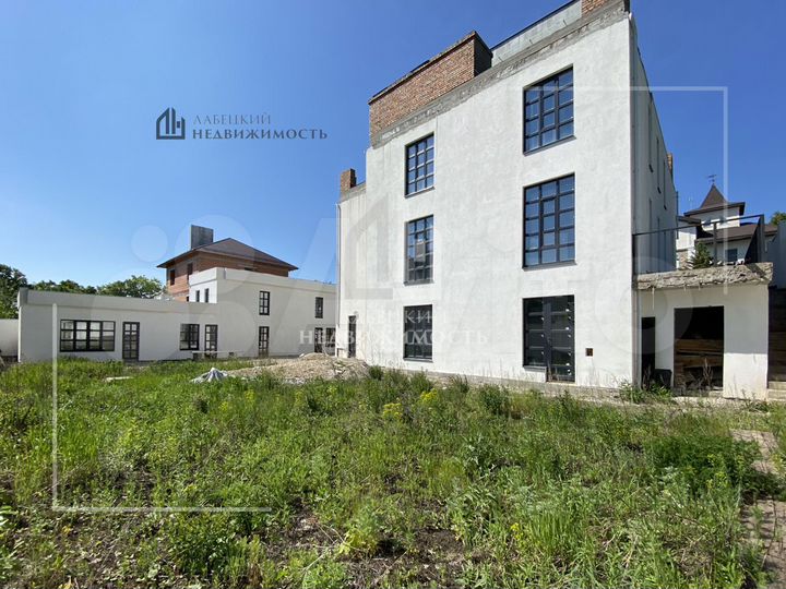 Дом 520 м² на участке 10,4 сот.