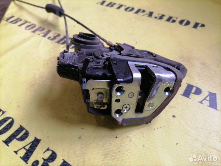Замок двери задней правой Suzuki Grand Vitara