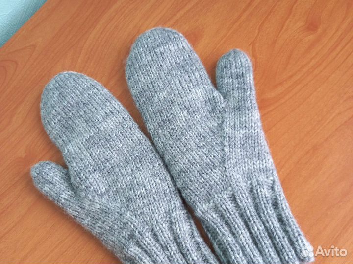 Серые шерстяные варежки со жгутами новые