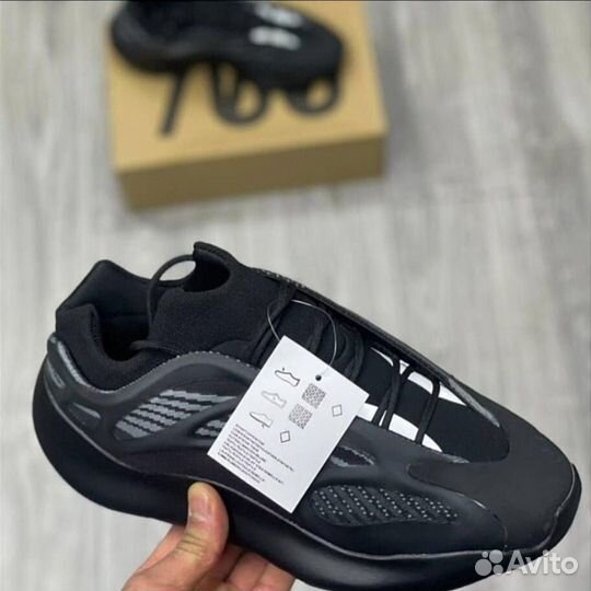 Кроссовки Adidas Yeezy Boost 700