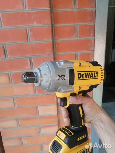 Гайковерт аккумуляторный dewalt