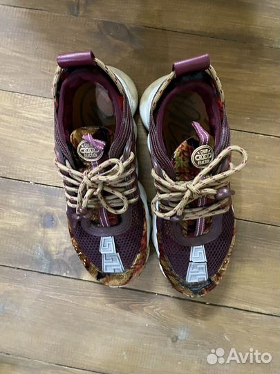 Versace chain reaction