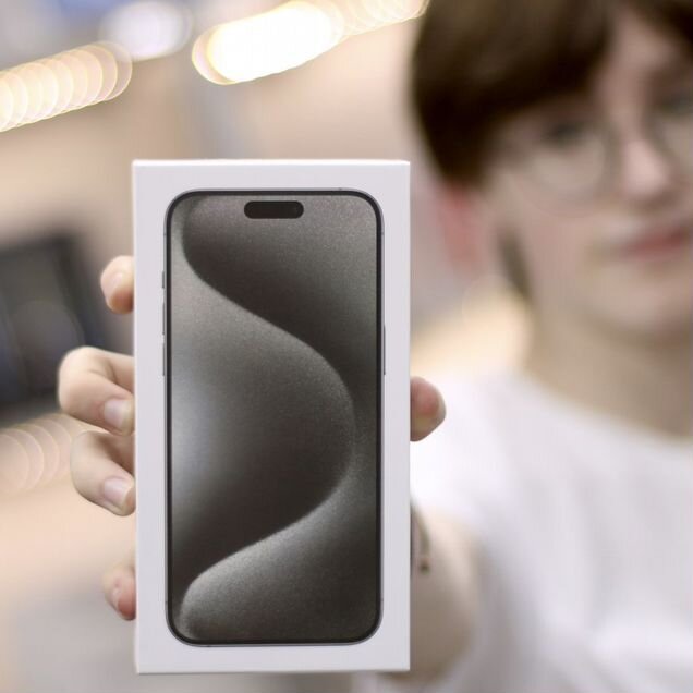 iPhone 15 Pro, 512 ГБ, SIM + eSIM