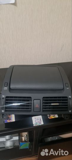 Монитор верхний бардачок Toyota Avensis t250