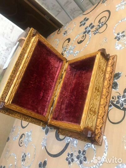 Деревянная шкатулка