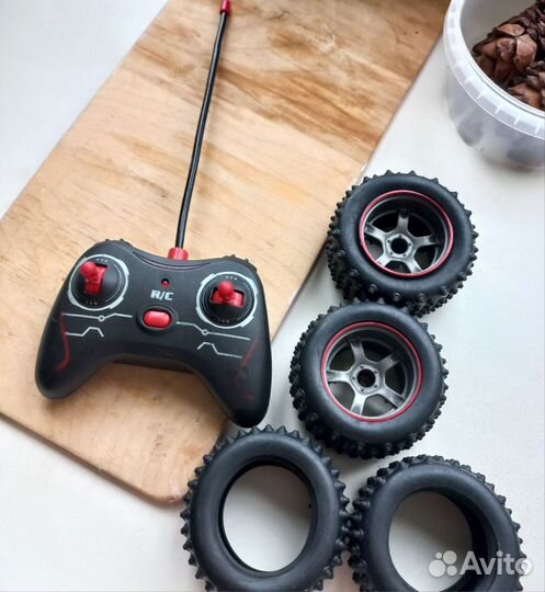Пульт и колеса от машинки
