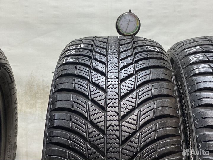 Nexen N'Blue 4 Season WH17 215/55 R16