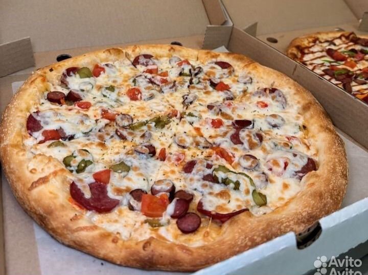 Повар пиццмейкер