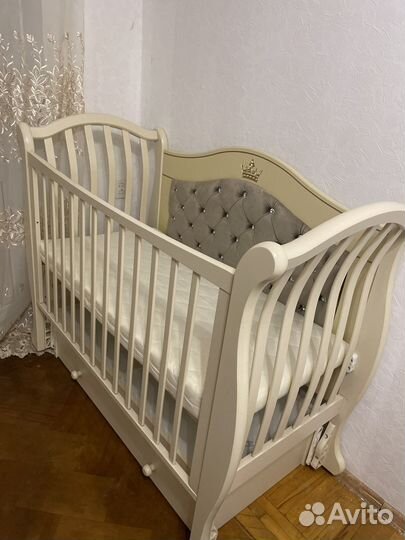 Кровать с маятником