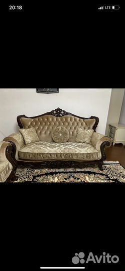 Холл с креслами