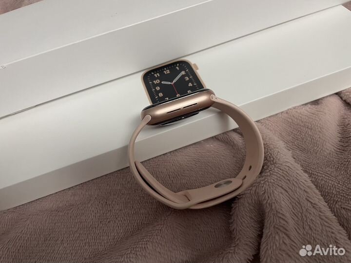 Apple watch SE 40mm отличные