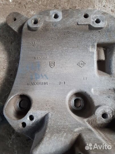 Кронштейн генератора Renault Sandero 1.6 2011