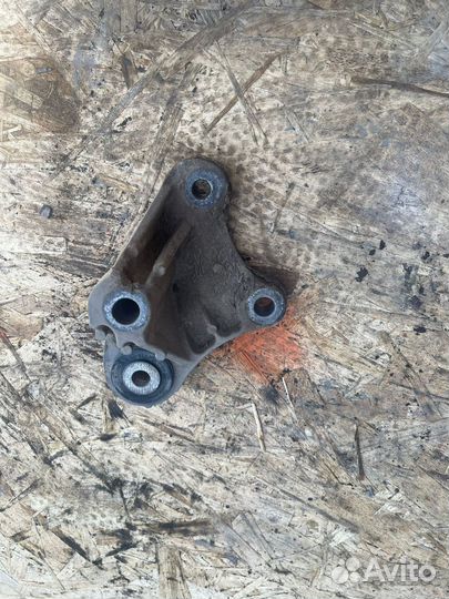 Кронштейн опоры МКПП задний Ford Focus 2