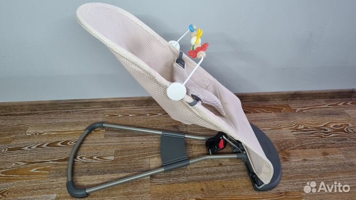 Шезлонг babybjorn оригинал +игрушка