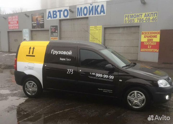 Водитель с личным грузовым авто