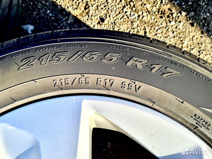Комплект летных колес r17 215/65 Nissan Pirelli