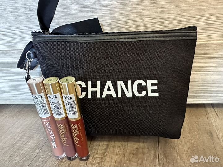 Набор косметики: помады Relouis, косметичка